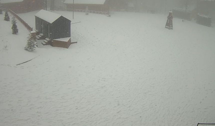 Kartepe'de lapa lapa kar yağıyor