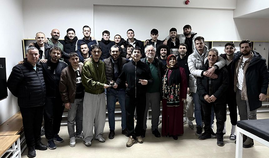 Kazımpaşa Birlikspor’da Ömer Faruk Kaplan’a Doğum Günü sürprizi