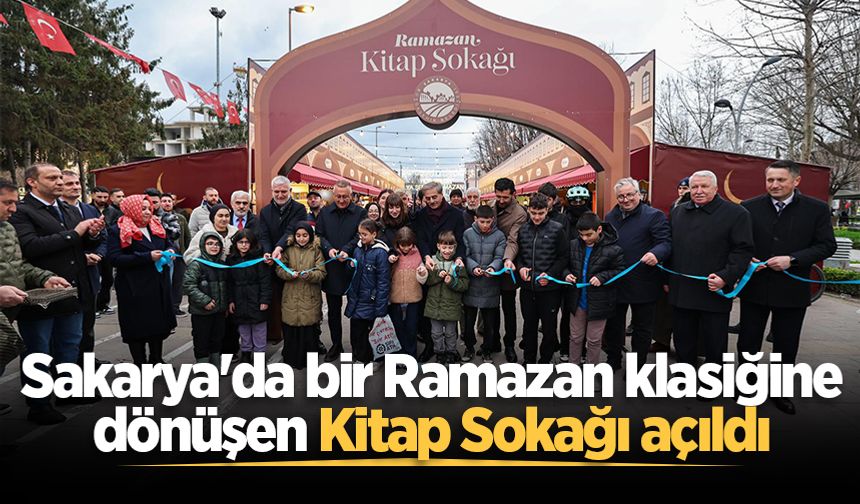 Sakarya'da bir Ramazan klasiğine dönüşen Kitap Sokağı açıldı