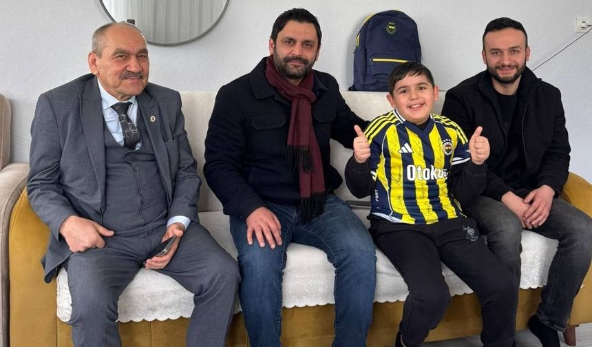 Ahmet Ayaz'a anlamlı hediye