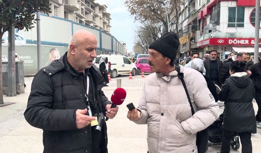 Sosyal medya tartışmasına 'tuşlu telefonlu' yanıt: "Benim dünyam bana yetiyor"