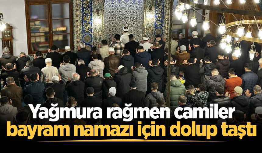 Yağmura rağmen camiler bayram namazı için dolup taştı