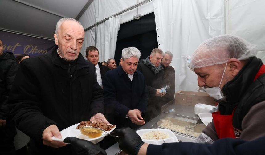 Vatandaşlarla iftar sofrasında buluştular