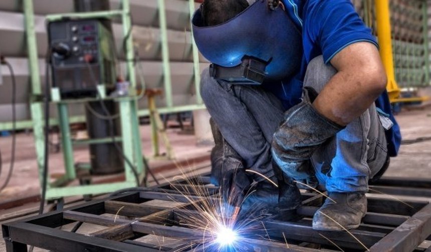 Sanayi üretimi yıllık yüzde 2,2 arttı