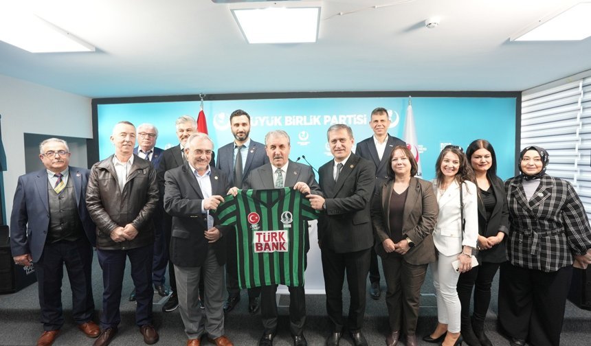 BBP lideri Destici'ye Sakaryaspor forması hediyesi