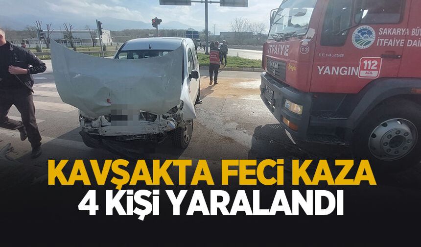 Hafif ticari araç ile otomobil çarpıştı: 4 yaralı