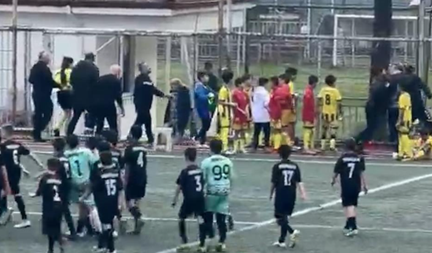 Kadın hakeme saldırı girişimi kamerada