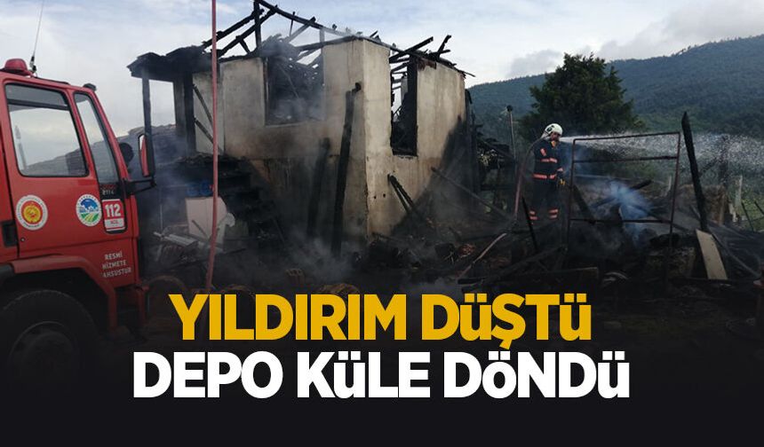 Yıldırım düşen depo yandı