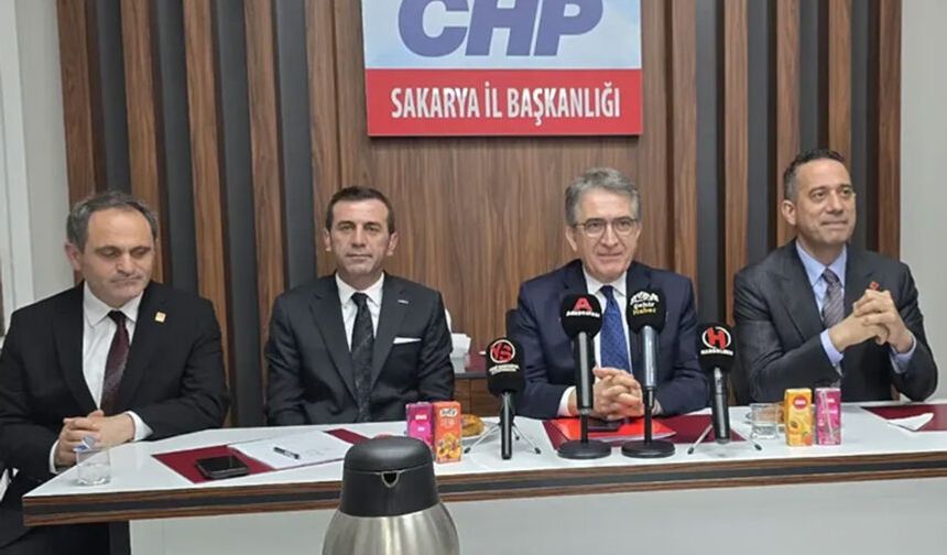 CHP heyeti Sakarya'da basın toplantısı düzenledi