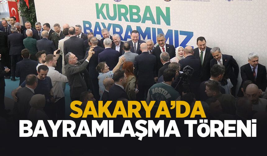 Sakarya'da protokol ve vatandaşlar bayramlaştı