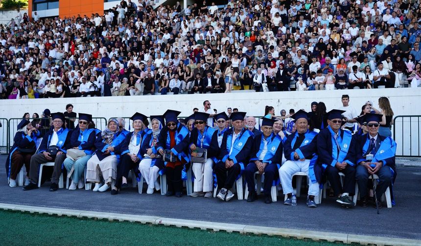 SAÜ mezuniyet törenleri İlahiyat ve Mühendislik Fakülteleriyle sona erdi