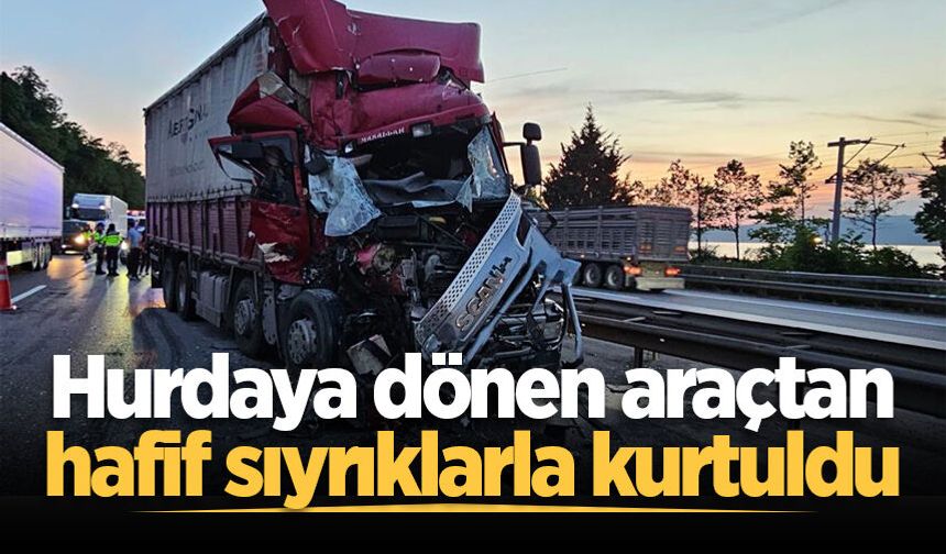 Otoyolda feci kaza! Hurdaya dönen araçtan hafif sıyrıklarla kurtuldu