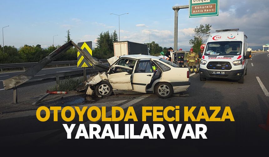 Otomobil bariyerlere saplandı: 3 yaralı