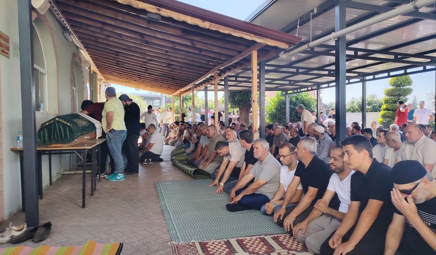 Elektrik akımına kapılarak ölen baba ve oğlu toprağa verildi