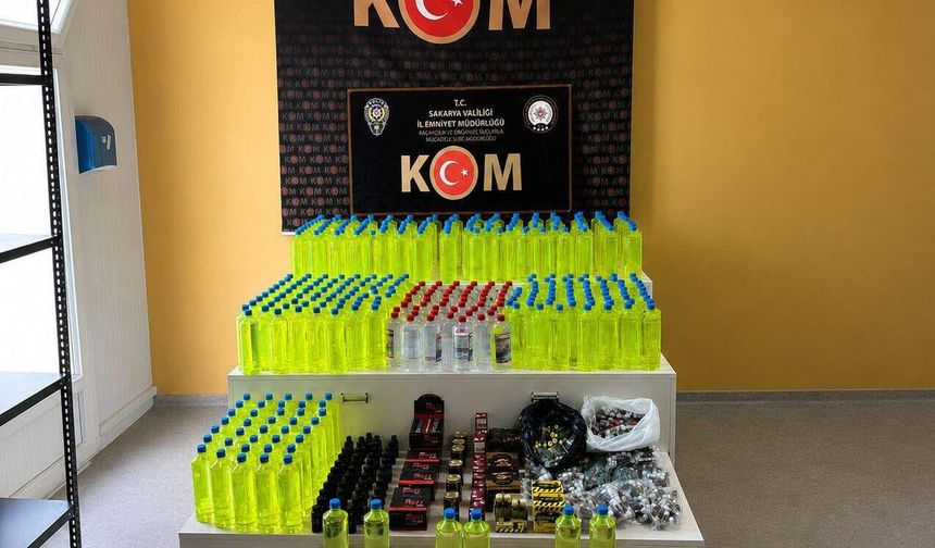 Sakarya'da kaçak alkol operasyonu: 2 tonluk malzeme ele geçirildi