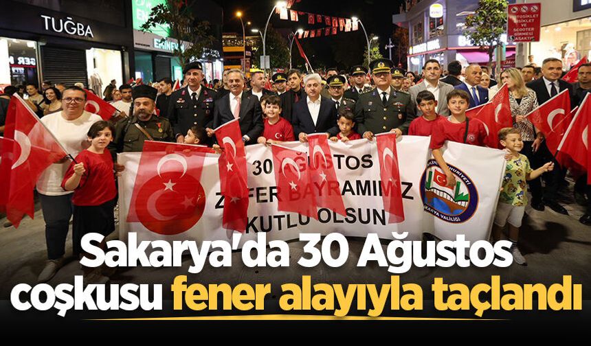 Sakarya'da 30 Ağustos coşkusu fener alayıyla taçlandı