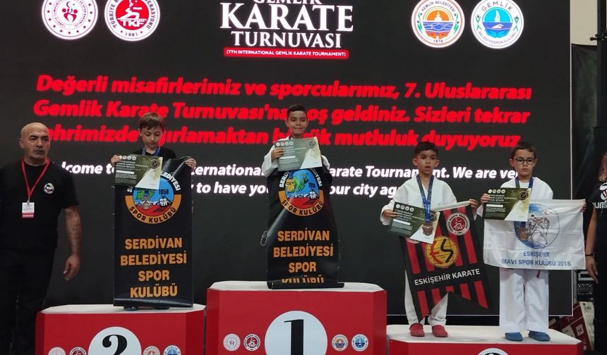 Serdivan’ın karatecileri Gemlik’te de dereceye doymadı