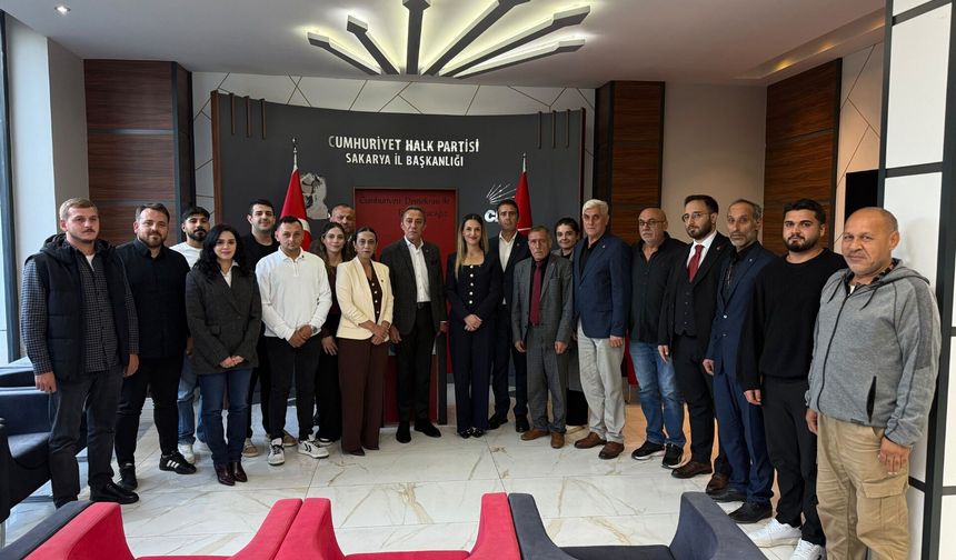 Berhan Şimşek CHP Sakarya İl Başkanlığı’nı ziyaret etti