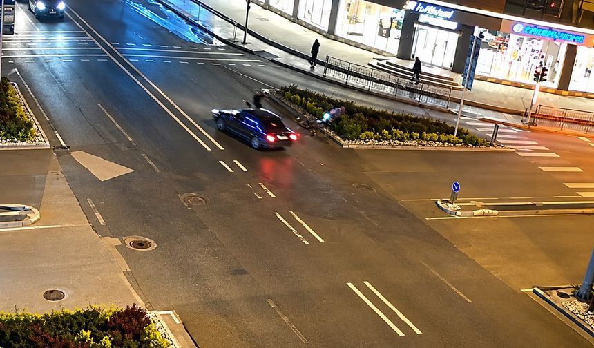 Aracın camından içeri girmişti kaza anı kamerada