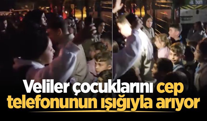 Kocaali'de veliler, çocuklarını cep telefonunun ışığıyla arıyor