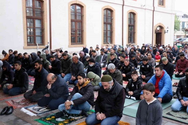 2 yıl aradan sonra camiler doldu taştı