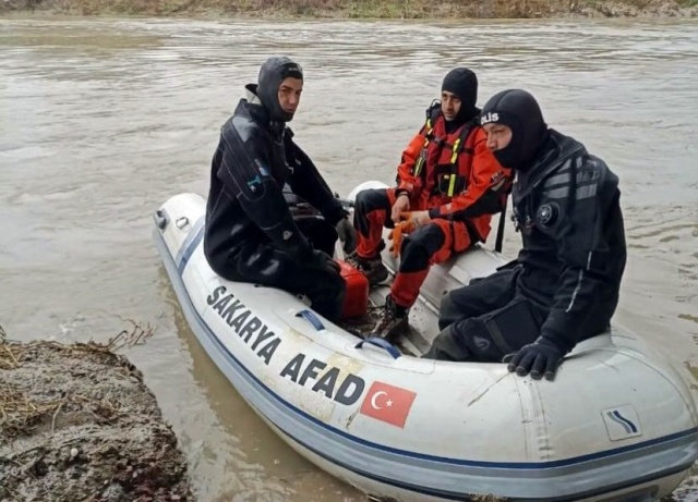 Sakarya Nehri'ne atlayan Pazarcı Salih'ten halen iz yok