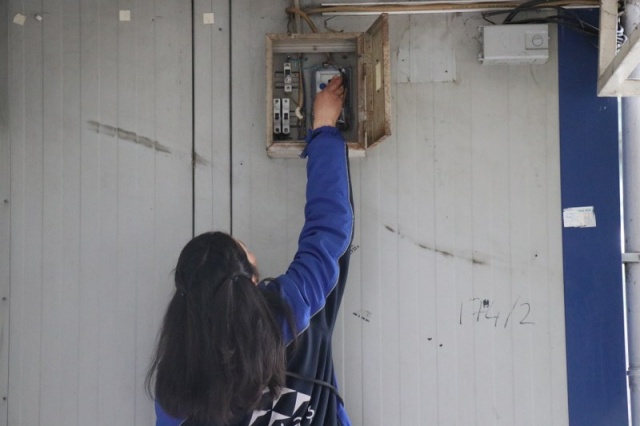 Sakarya'da elektrik sayaçlarını okuyan tek kadın!