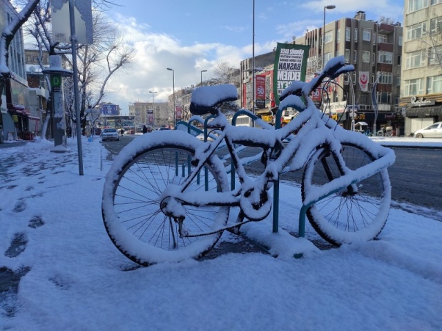 Sakarya güne beyaz örtü ile uyandı!