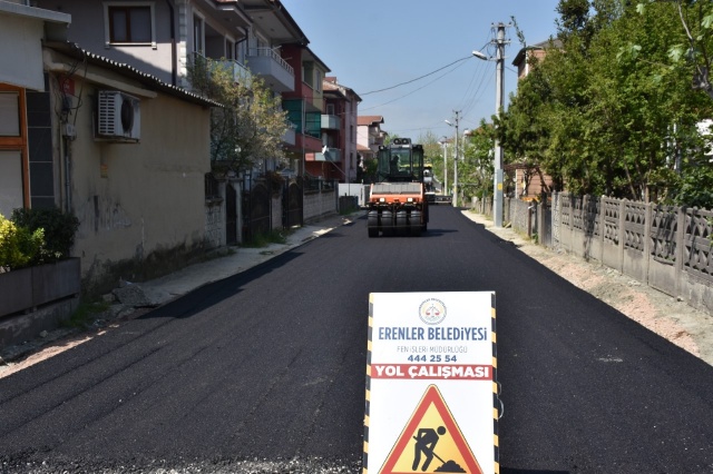 Erenler'de asfalt çalışmaları hummalı devam ediyor