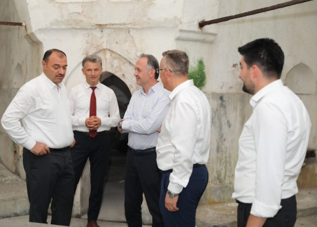 vali kaldırım 8281236
