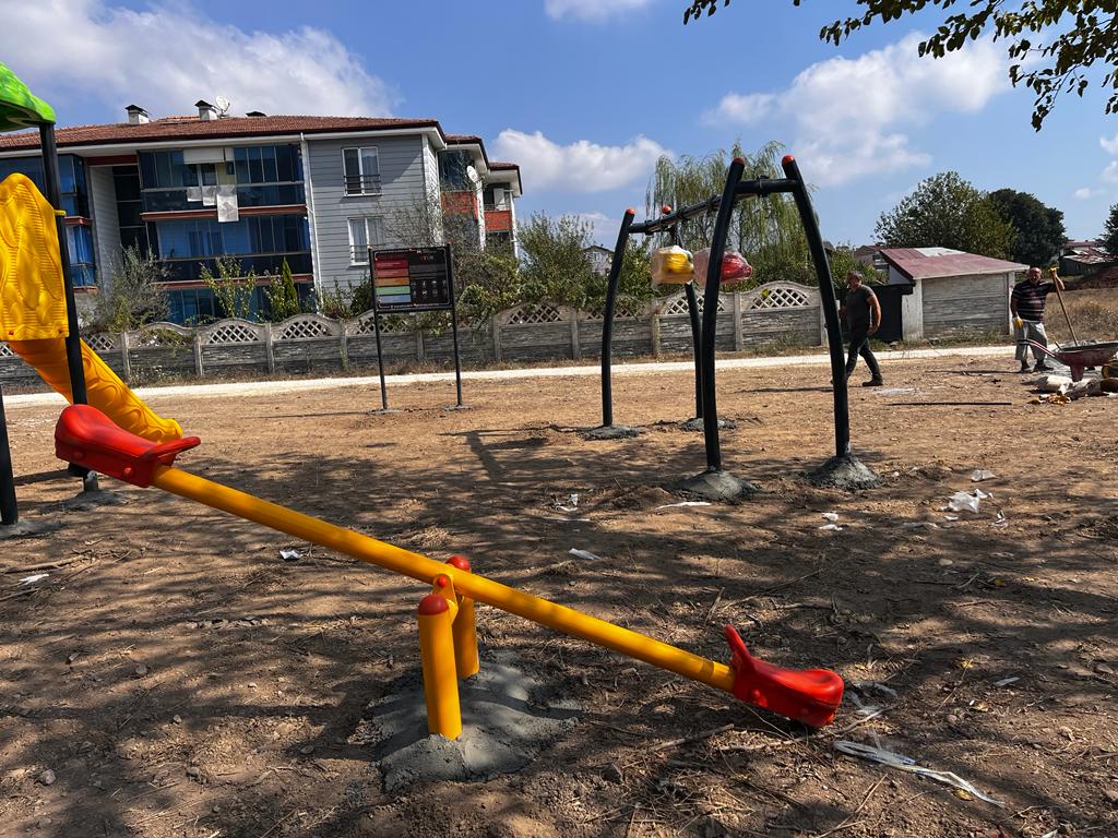 81 mahallede çocuk oyun gruplarının montajları tamamlanıyor1