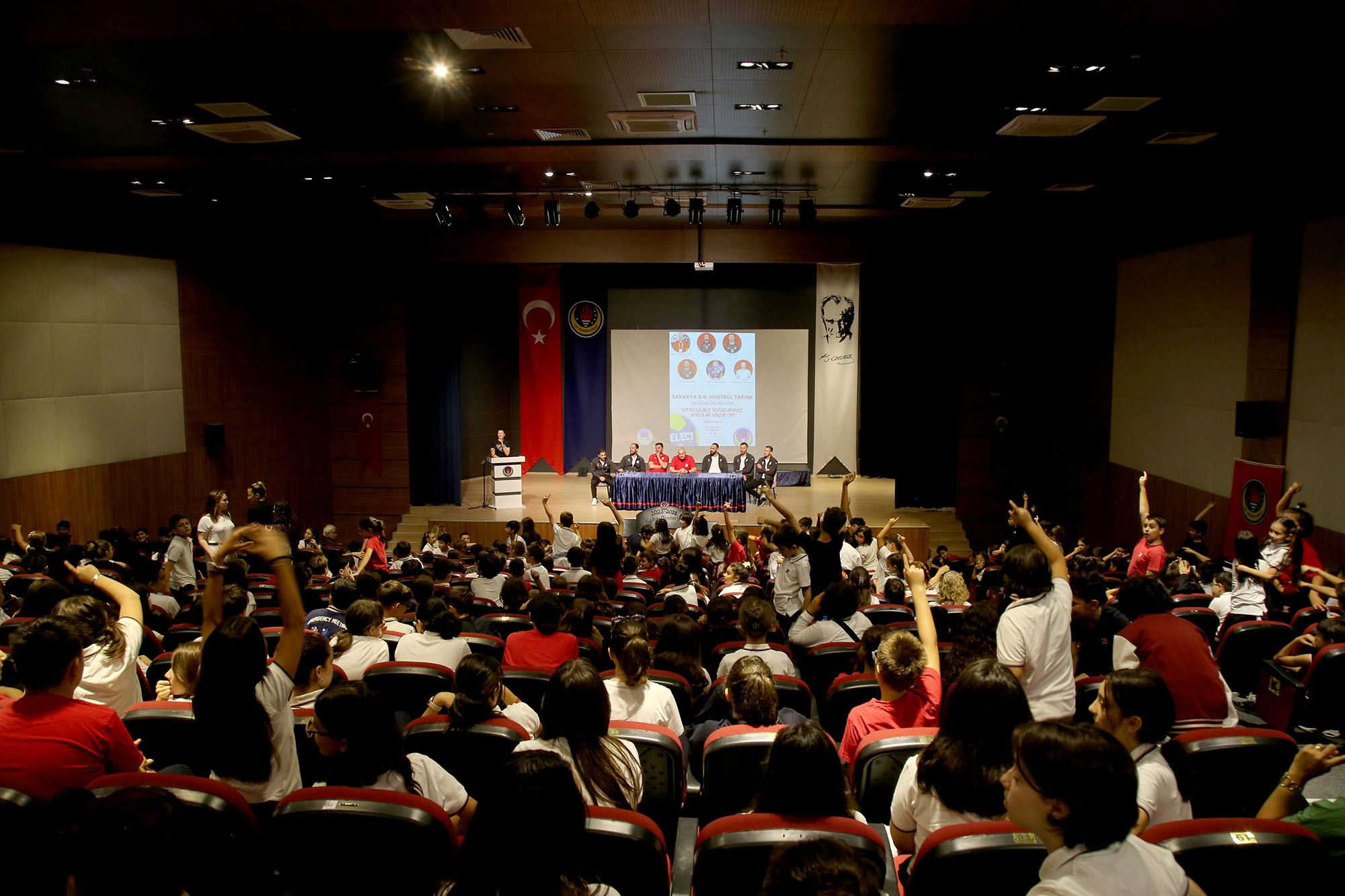 Büyükşehir hentbol minik sporseverlerle buluştu2