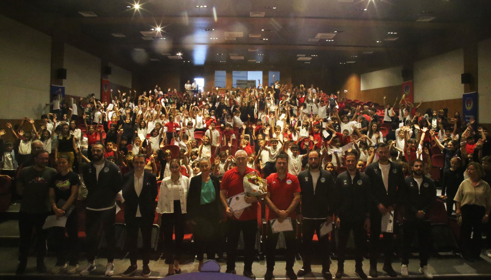 Büyükşehir hentbol minik sporseverlerle buluştu6