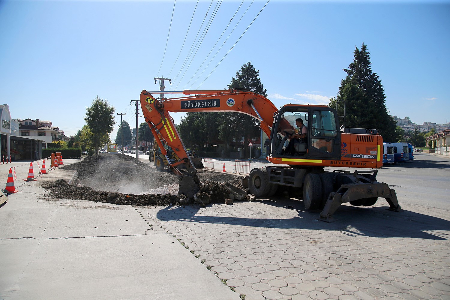 Büyükşehir o caddede dönüşüm çalışmalarına başladı1
