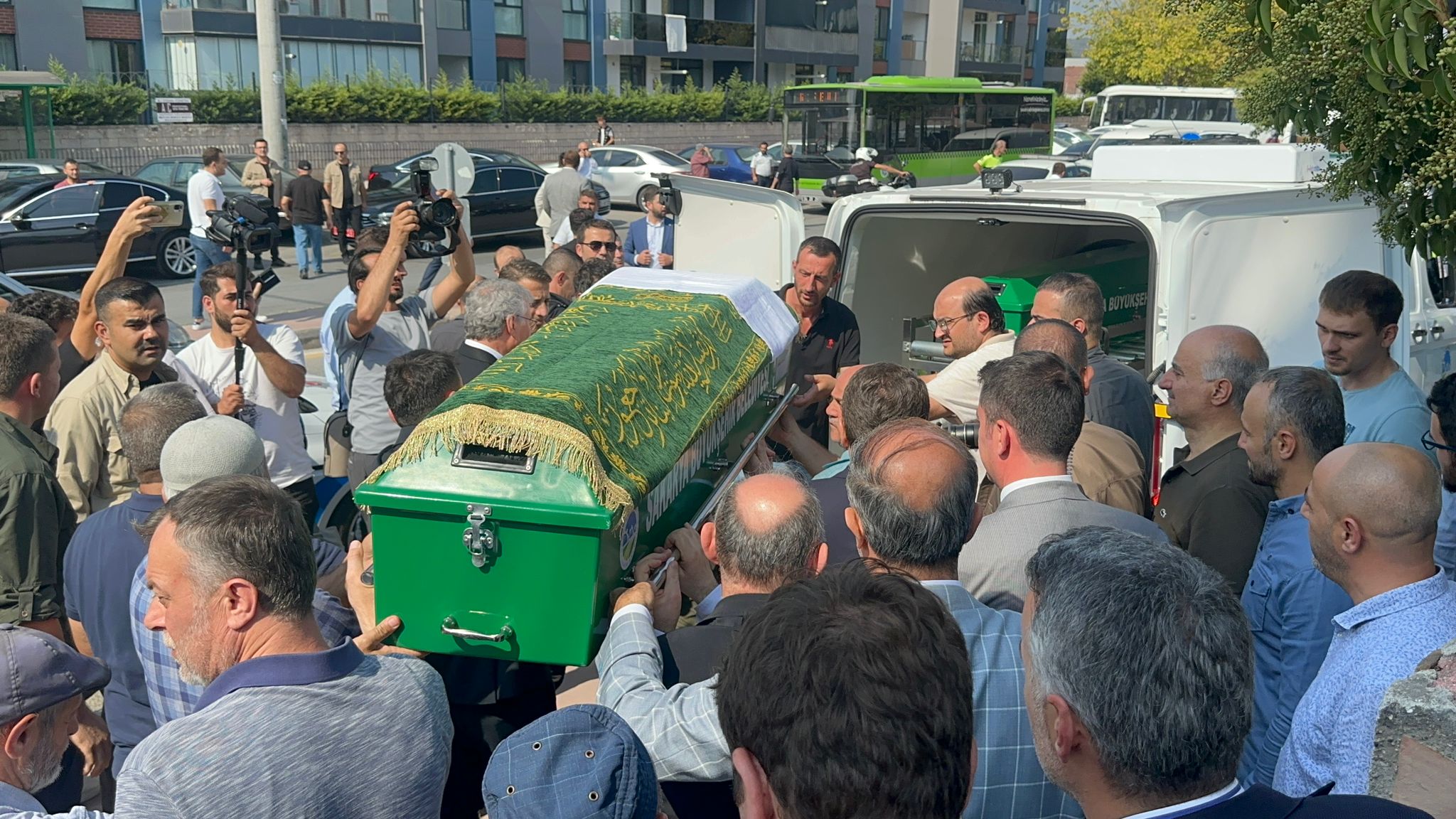 dcf07e6e-9515-44ac-9368-7af3a084ae34