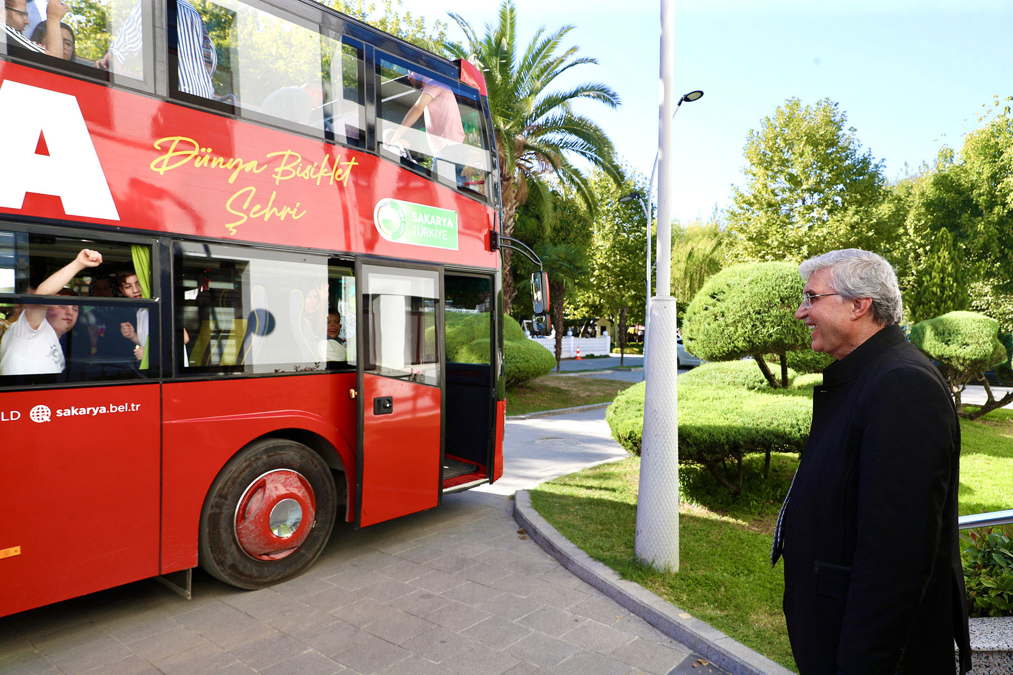 Turizm otobüsüyle şehir turu Unutamayacakları bir gün yaşadılar 1