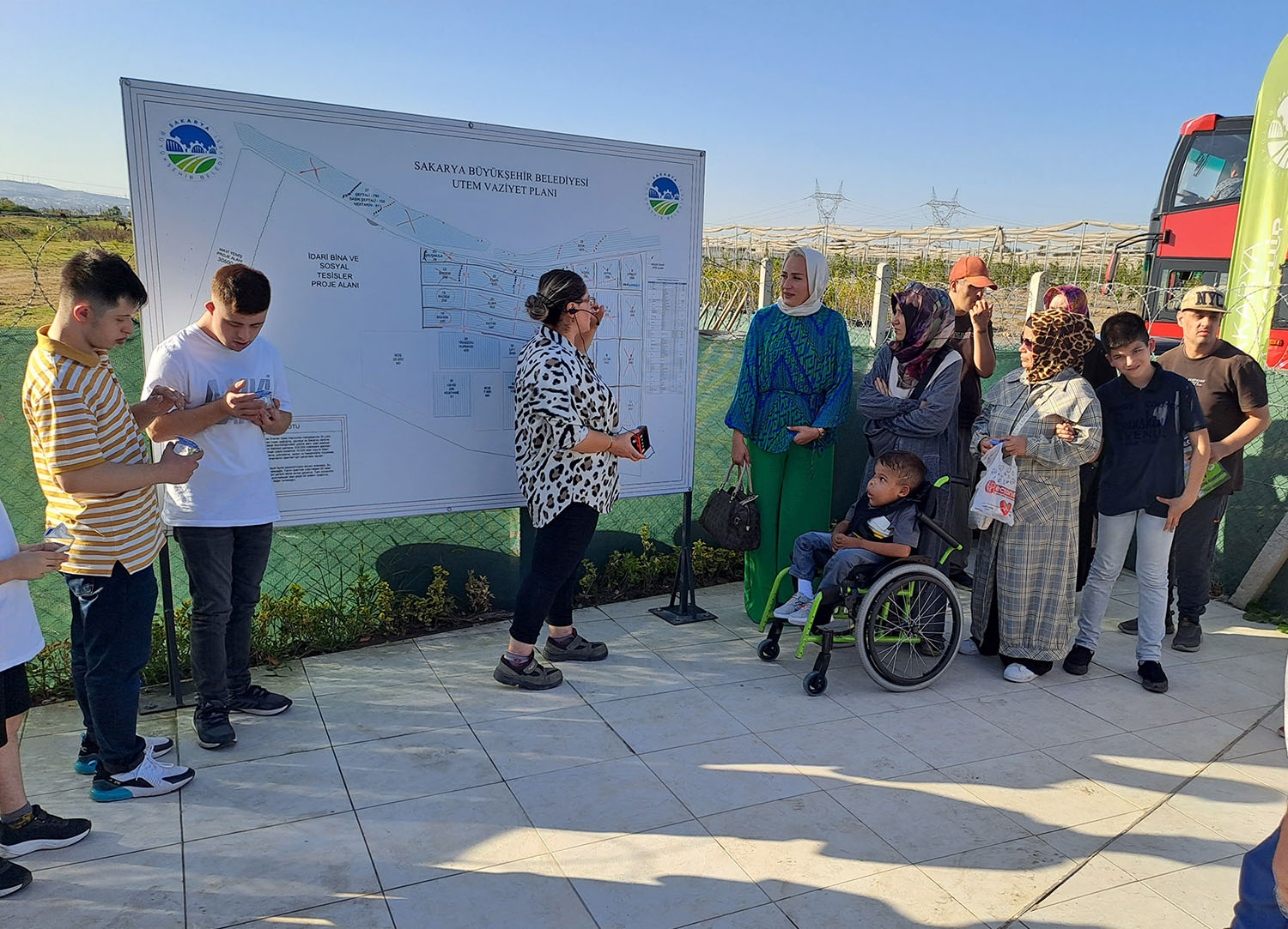 Turizm otobüsüyle şehir turu Unutamayacakları bir gün yaşadılar 4