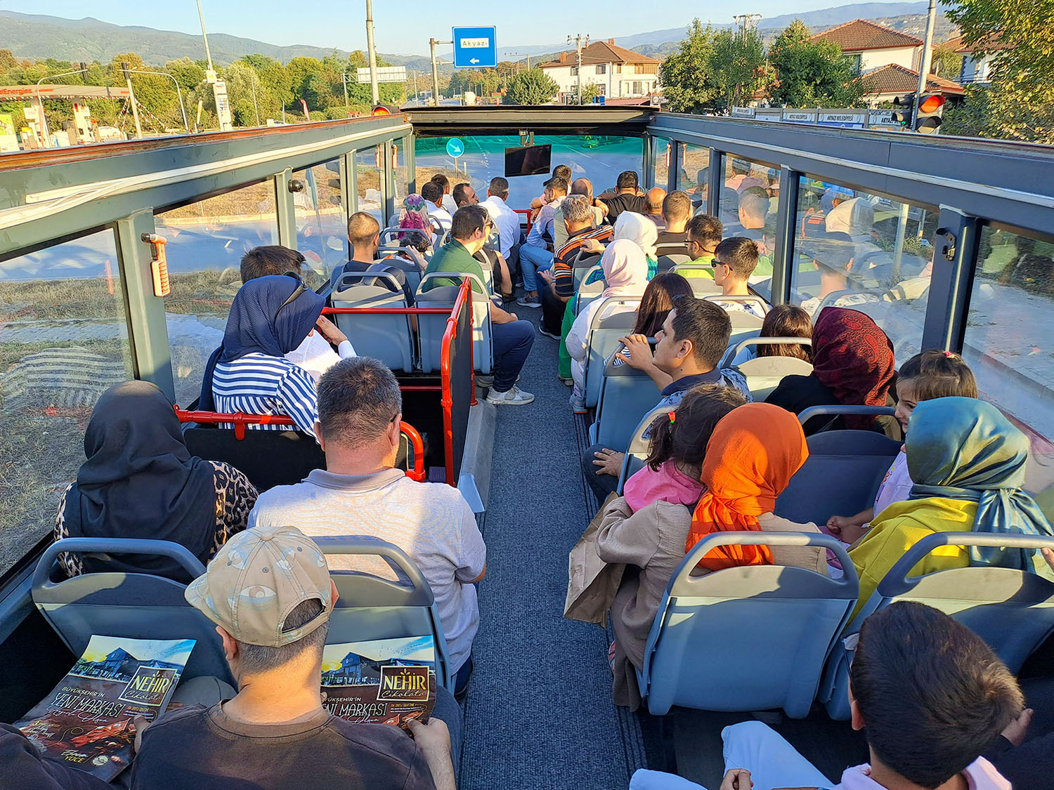 Turizm otobüsüyle şehir turu Unutamayacakları bir gün yaşadılar 7
