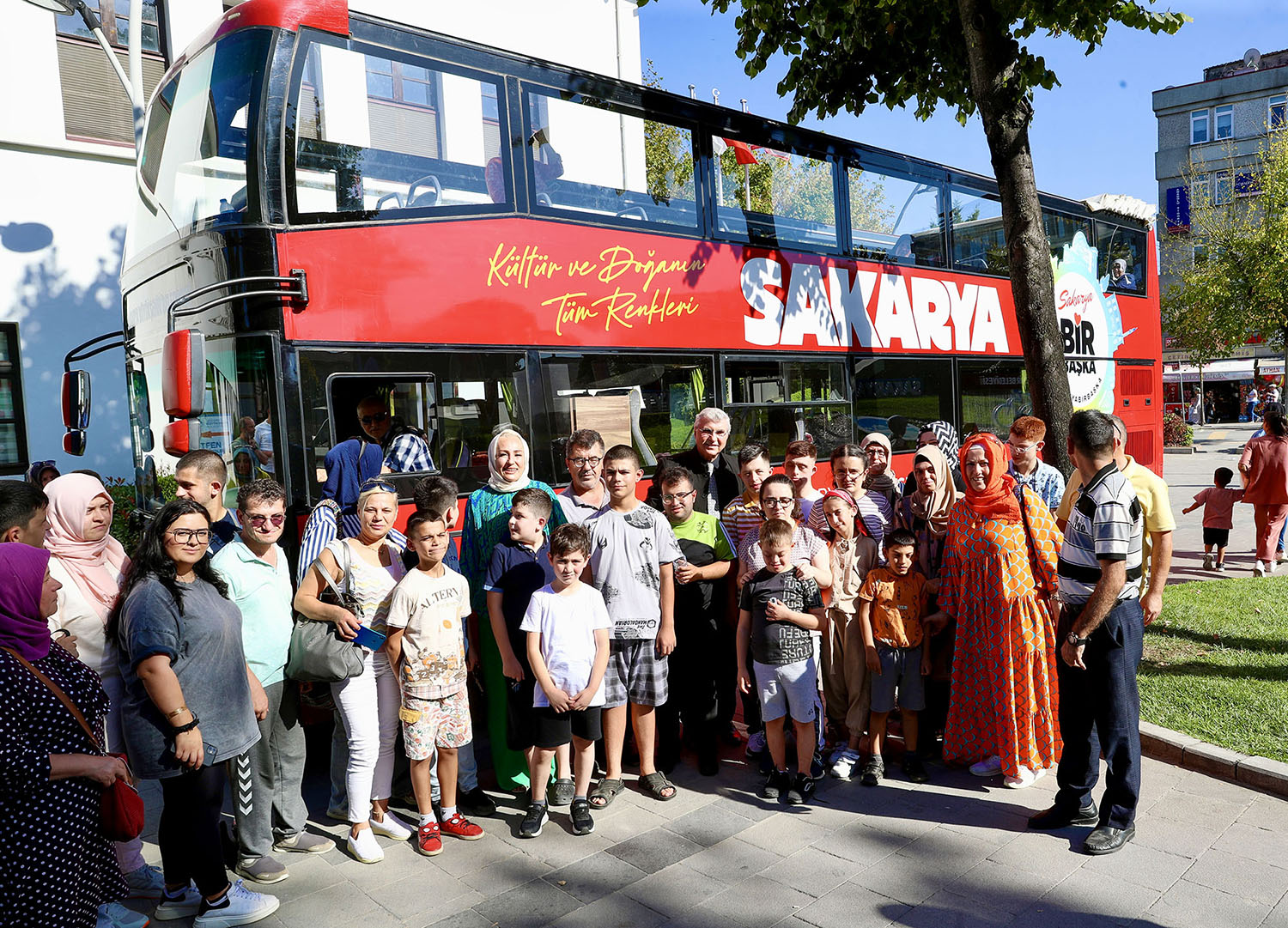 Turizm otobüsüyle şehir turu Unutamayacakları bir gün yaşadılar 