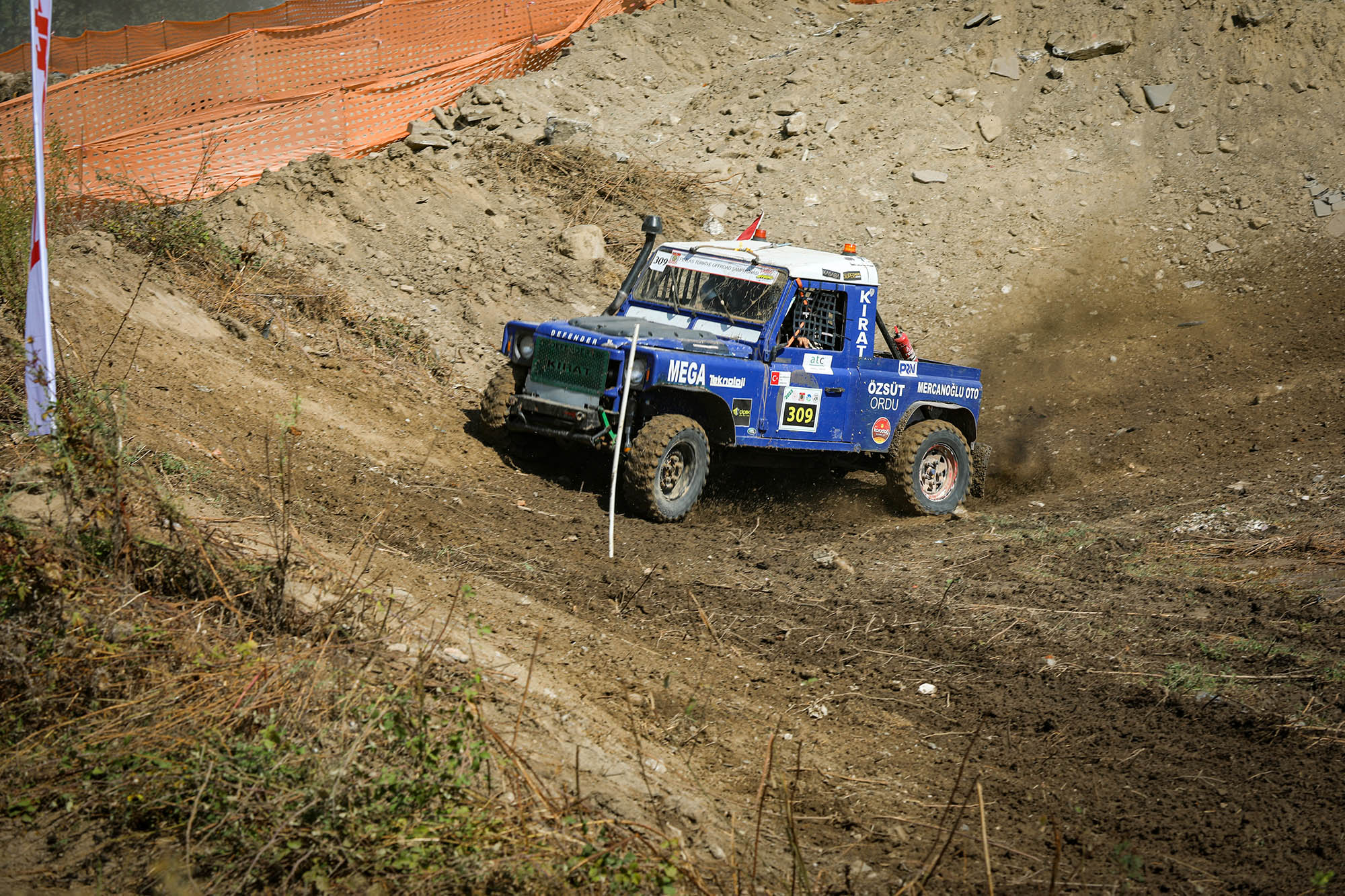 Türkiye'nin en iyi off-road pilotları Sakarya’da tozu dumana katıyor3
