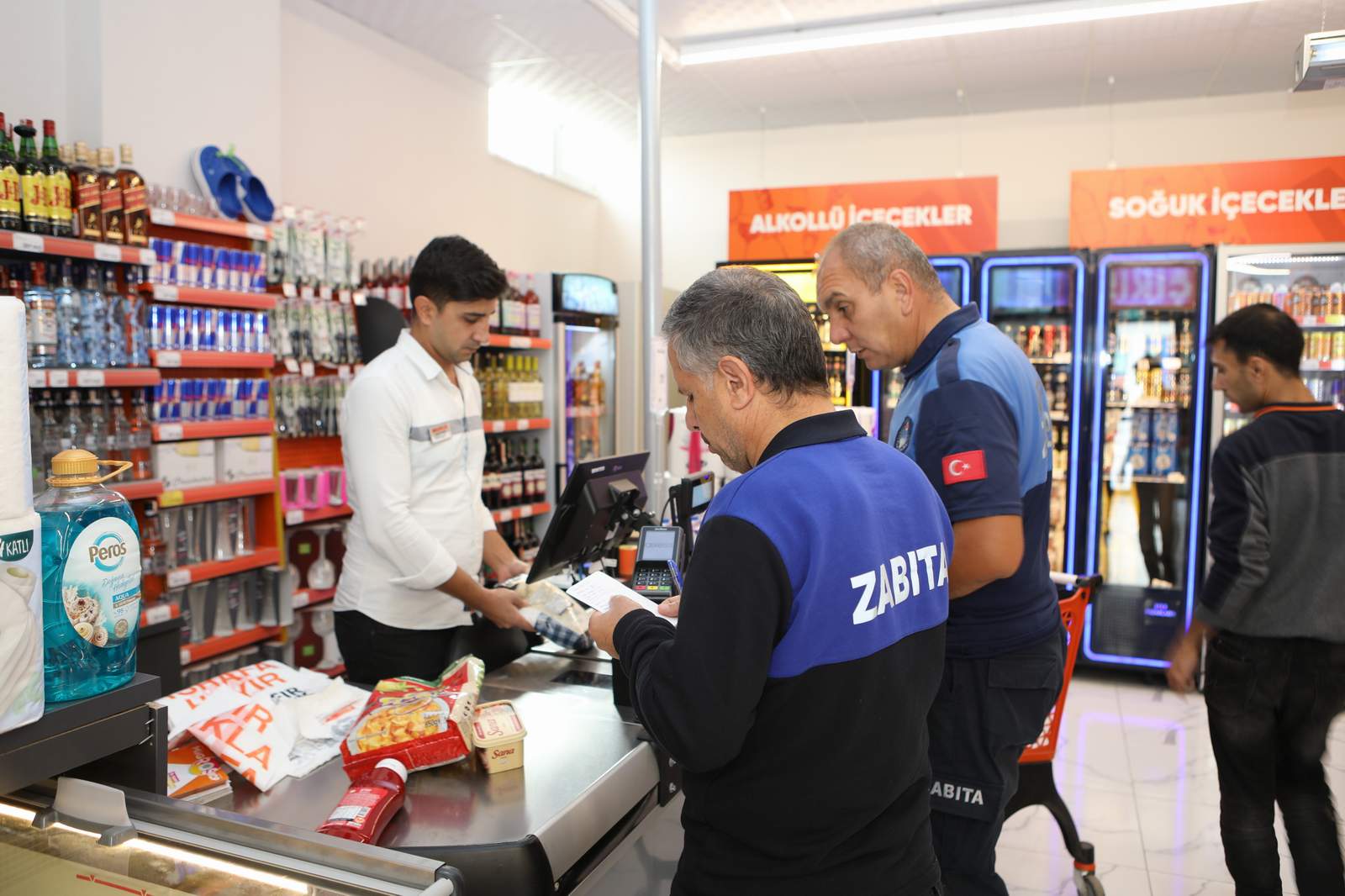 Arifiye Zabıtasından Zincir Marketlere Yönelik Denetimler... 3