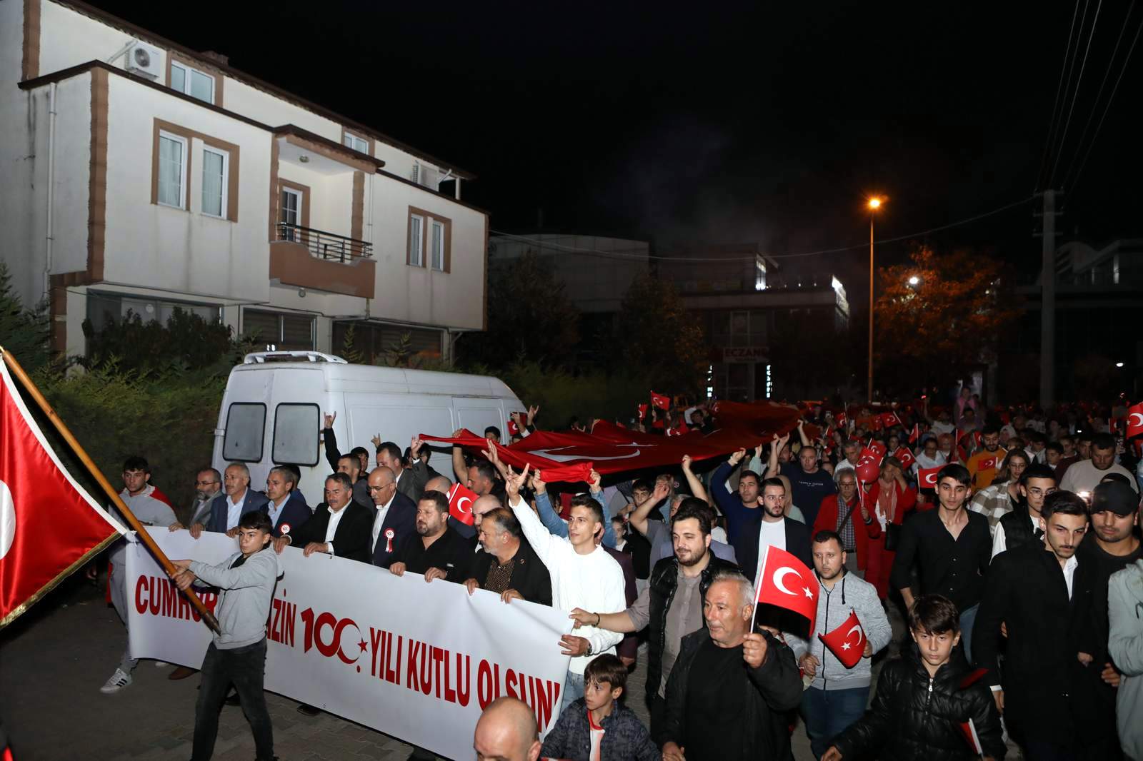 Arifiye’de 100. Yıl Fener Alayı Düzenlendi.2