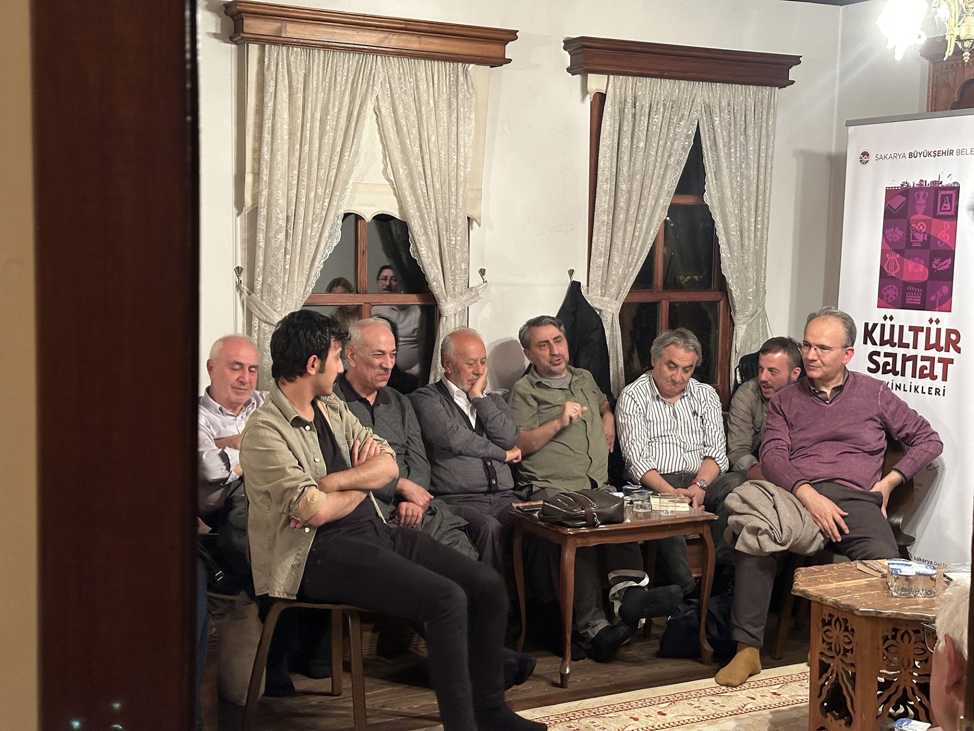 Tarihi konakta çay eşliğinde şiir dolu gece