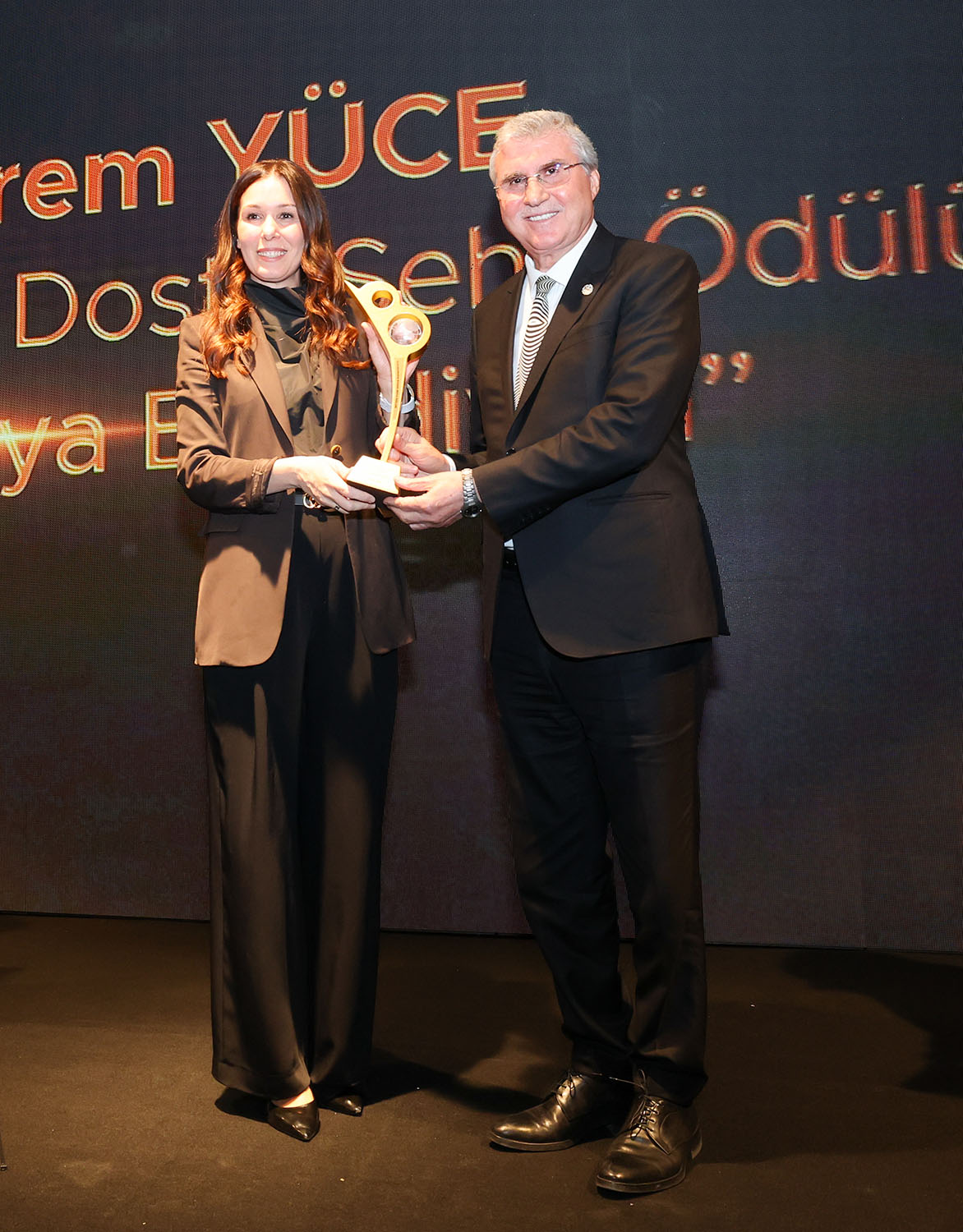 ‘Yılın Çevre Dostu Belediye’ ödülü Büyükşehir’in3