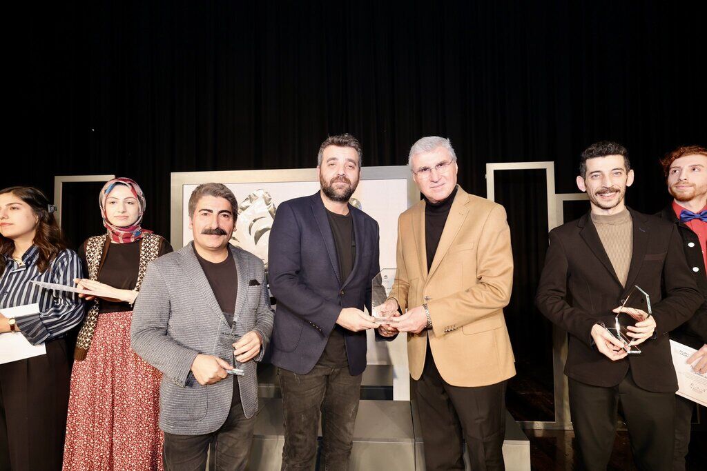 Büyükşehir Tiyatro Okulu Mezunlarını Uğurladı3