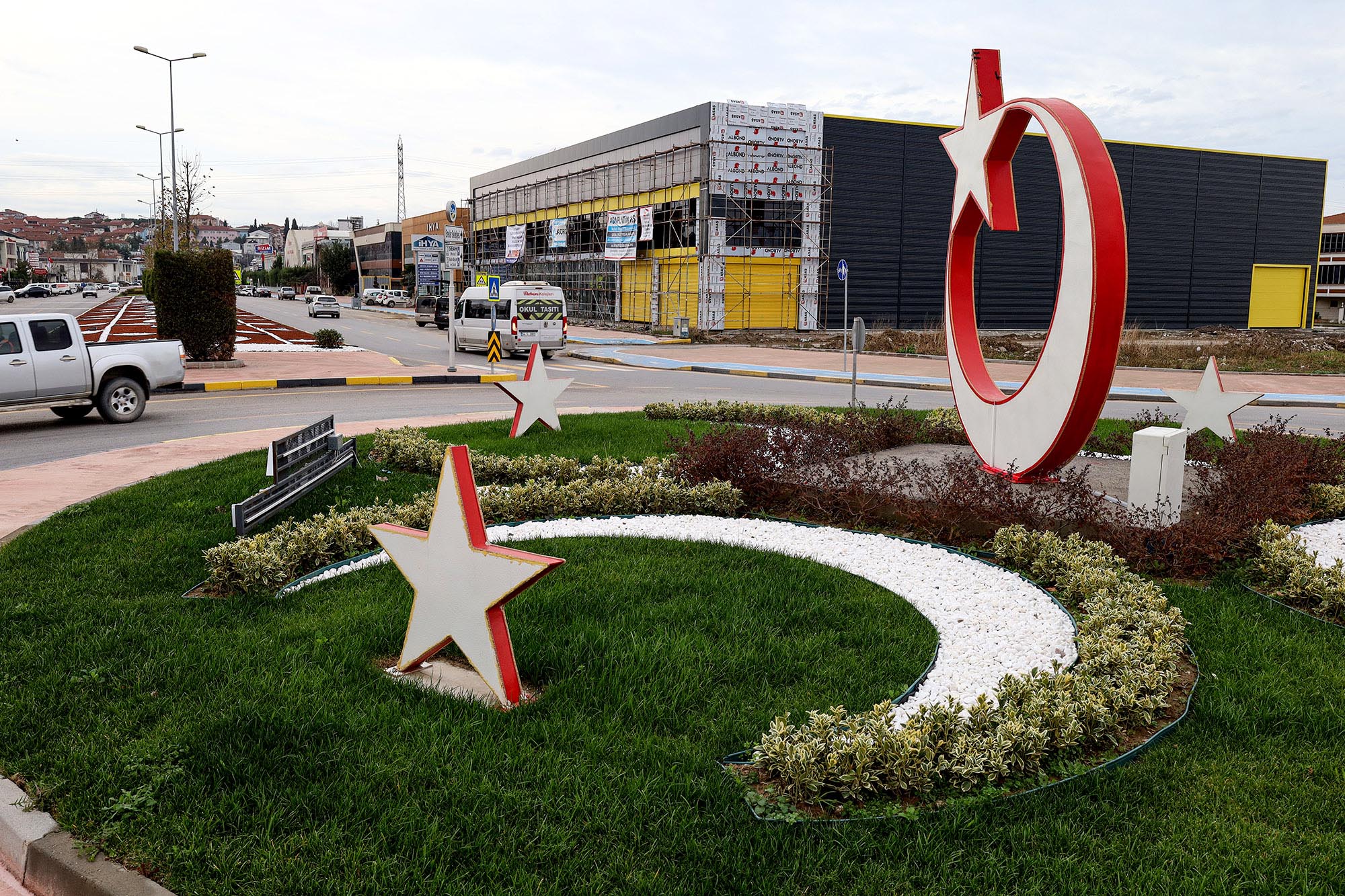 Büyükşehir Şehit İlhan Aras'a %22Ay Yıldızla%22 Güzellik Kattı2