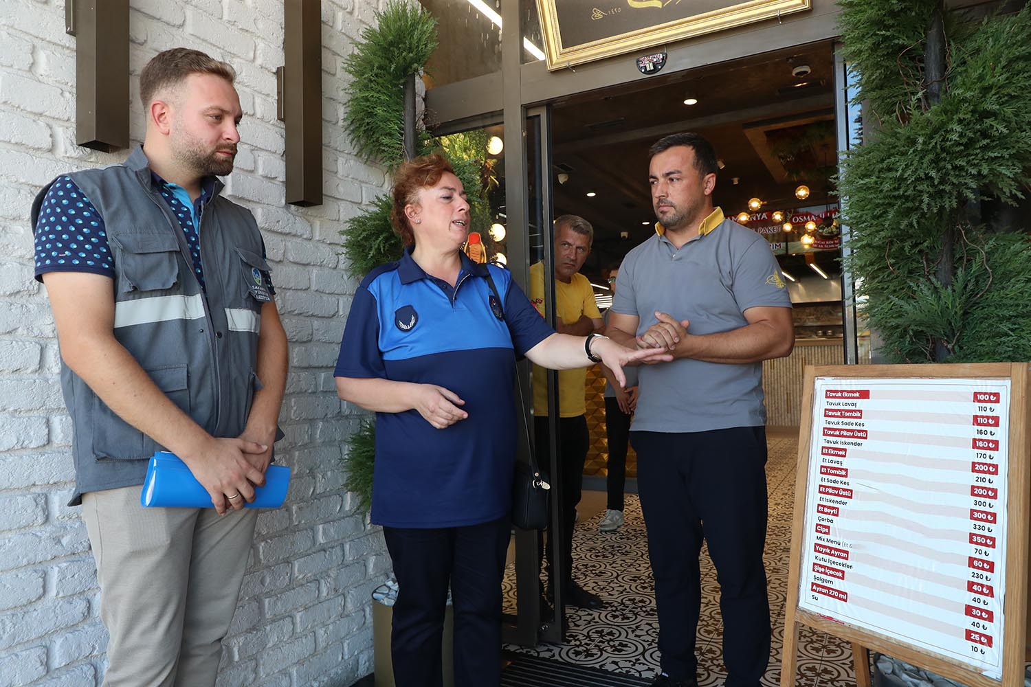 Büyükşehir Zabıtası’ndan Kafe Ve Restoranlara Fiyat Denetimi