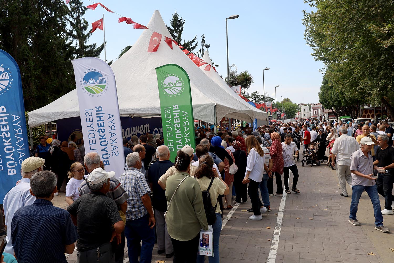 Büyükşehir’den Aşure Ikramı Kazanlar Sakarya Için Kaynadı 3