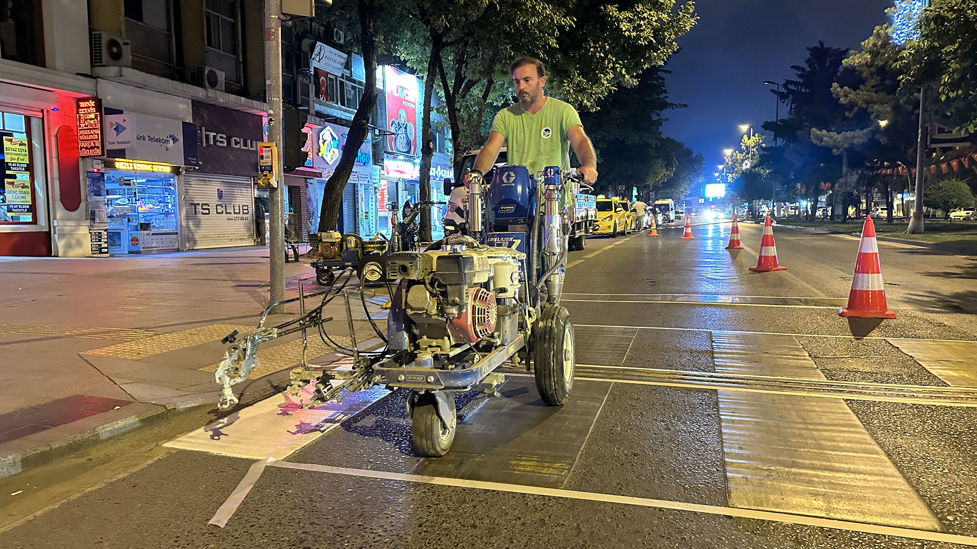 Büyükşehir’den Iki Bulvarda Gece Mesaisi