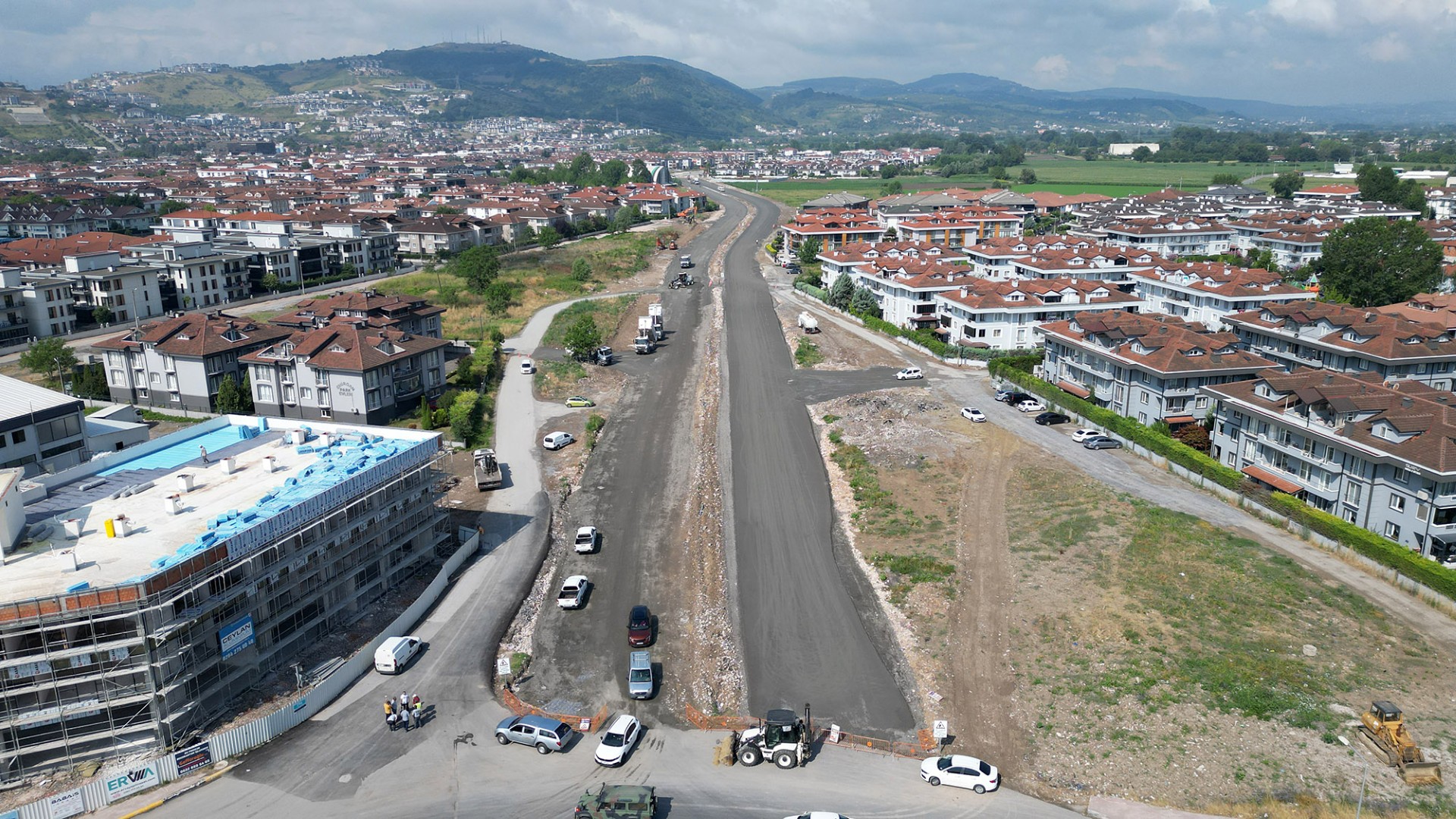 Büyükşehir’in Yeni Yol Hamlesi Bölgenin Trafik Yükünü Hafifletecek 1. Cadde’de Sona Doğru